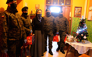 Braniewscy żołnierze przywieźli prezenty podopiecznym  Katolickiego Ośrodka Wsparcia dla Dzieci i Młodzieży
